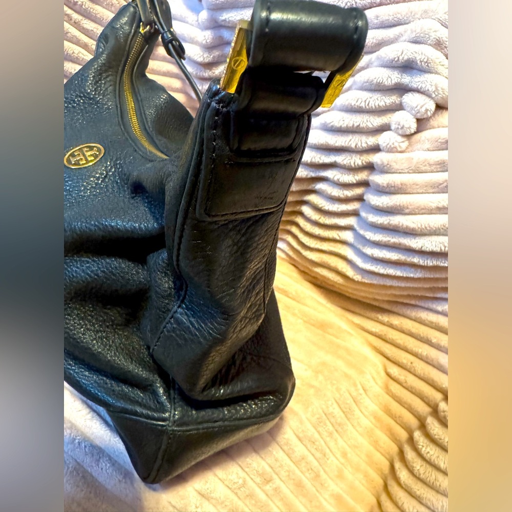 Tory Burch Amanda Shoulder Bag Black Pebbled Leather Gold Hardware Logo Rare - Picture 3 of 9